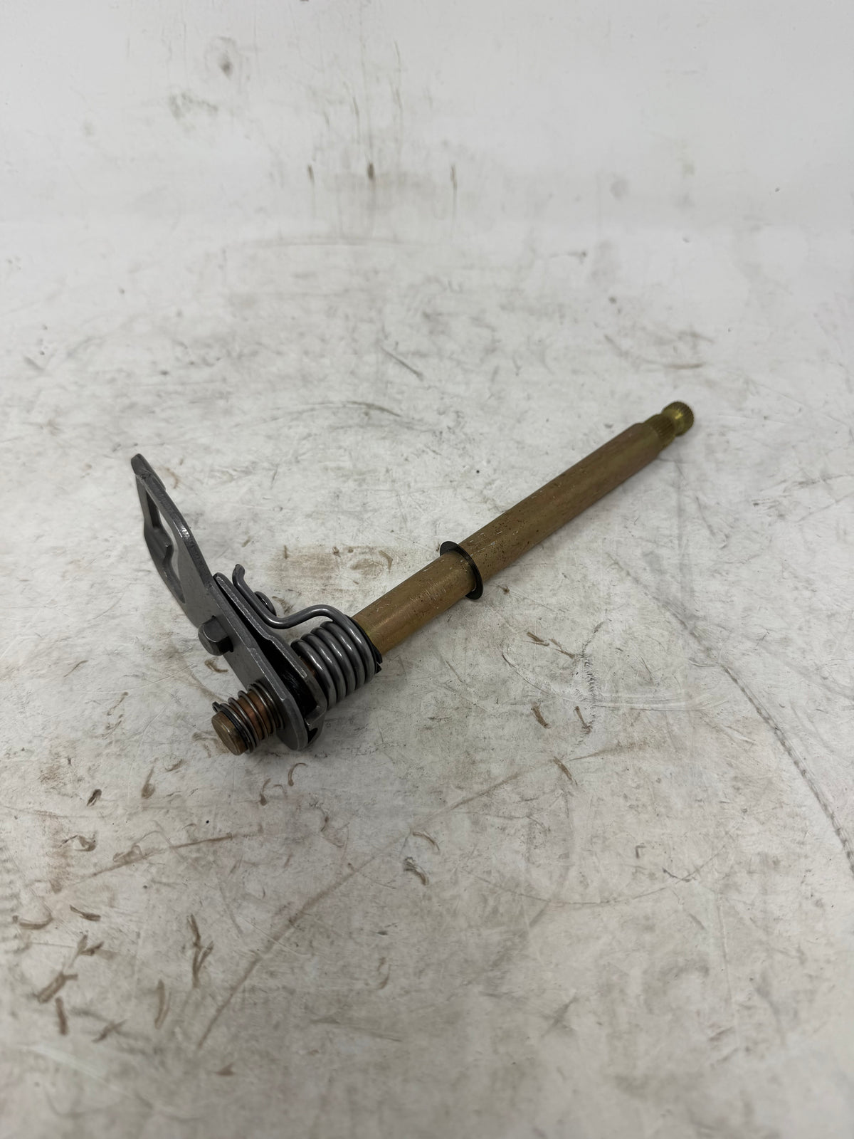 Opposite angle of the DF250RTG Sportster 250cc internal shift shaft showing the splined end and actuator arm