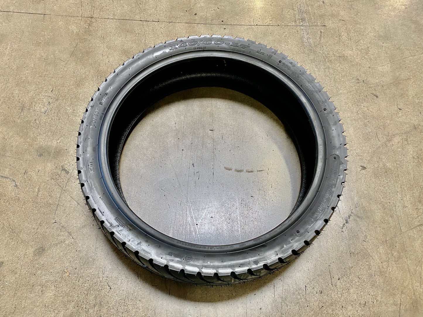 Back tire for sale 140x60-17. Motorcycle tire 140x60-17
