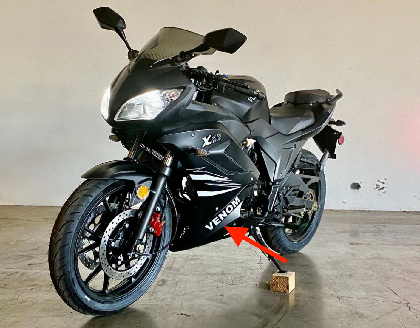 Motorcycle left lower fairing for Venom X22 125cc BD125-11