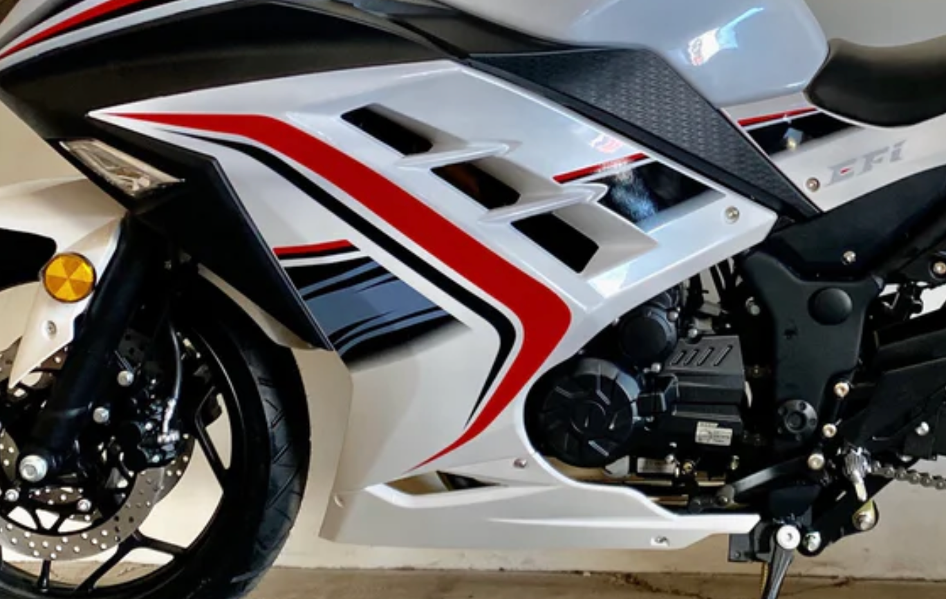 Left body fairing for BD250-5. Venom Superbike left body plastic for sale