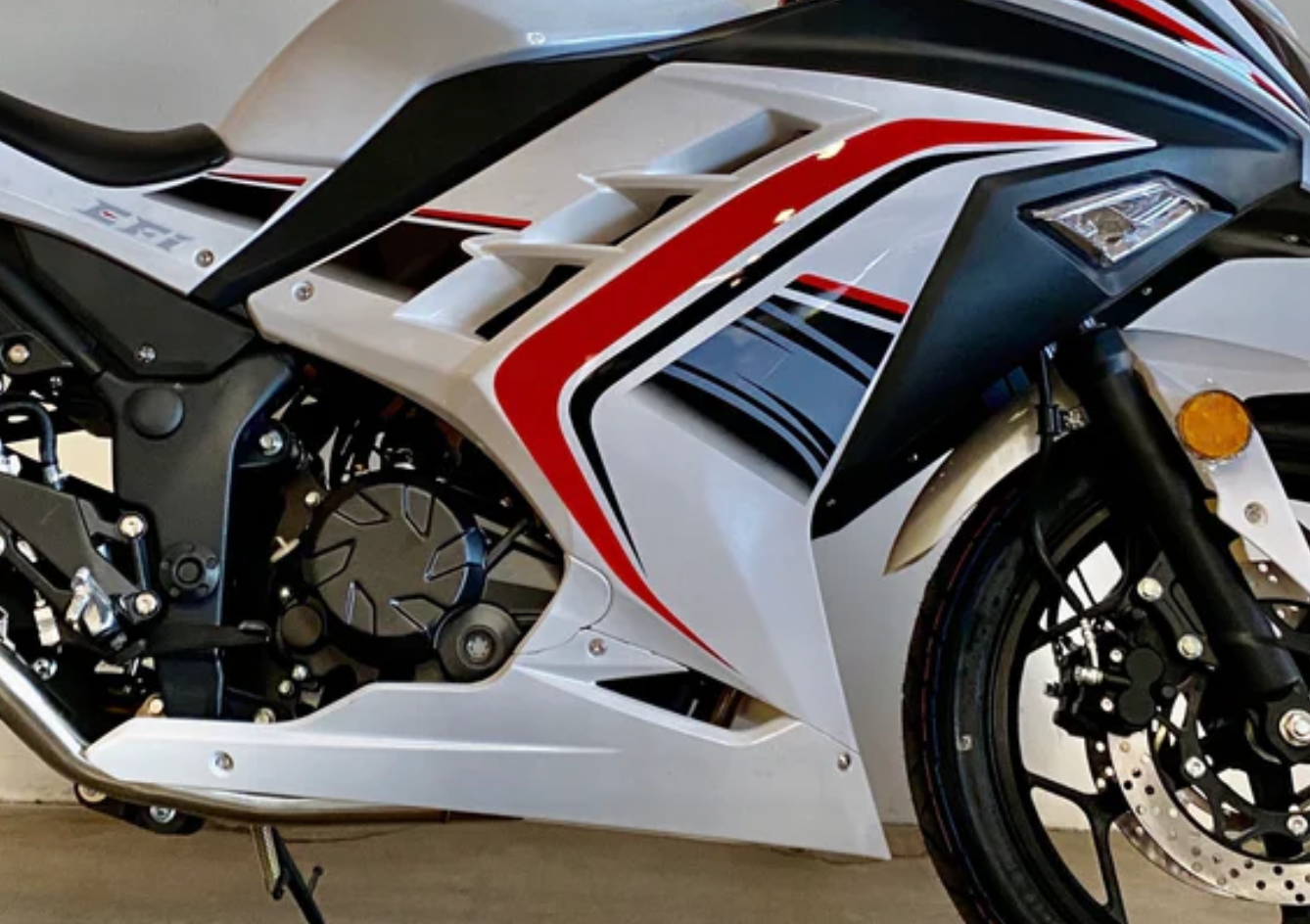 Right body fairing for BD250-5. Venom SuperBike 250cc right main body plastic