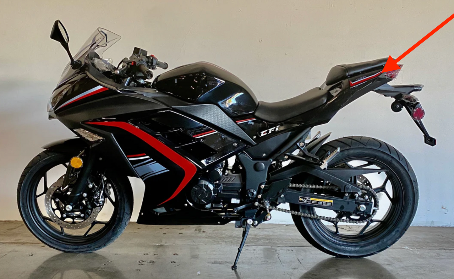 Rear left fairing for BD250-5. Left tail fender for Superbike 250cc