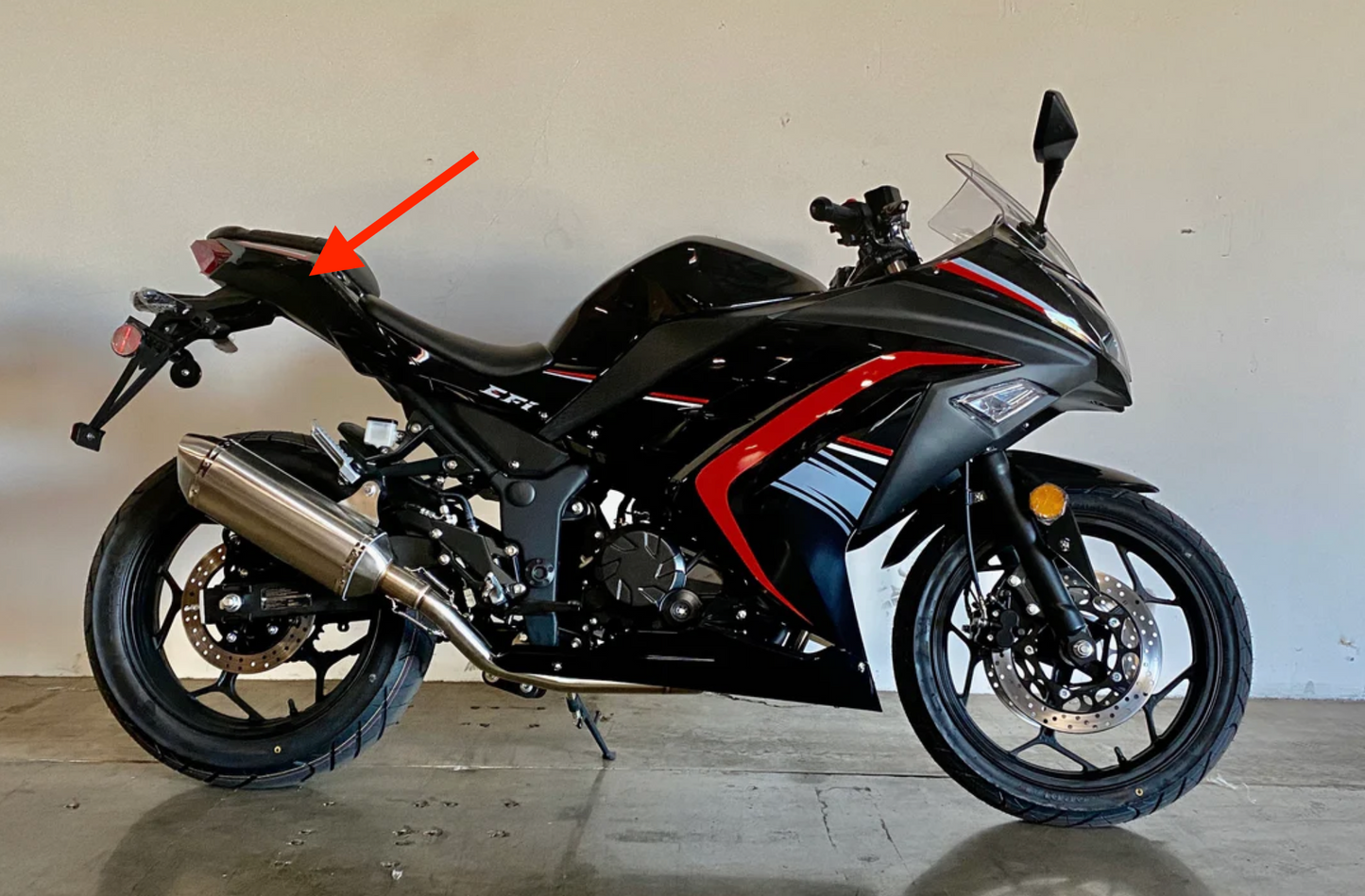 Right tail fairing for BD250-5 for sale near me. Buy 250cc SuperBike parts.