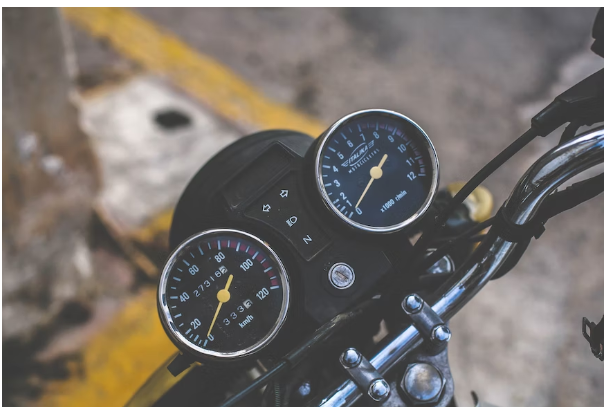 Speedometer: Track Your Stats with Best and Accurate Motorcycle Speedometers!