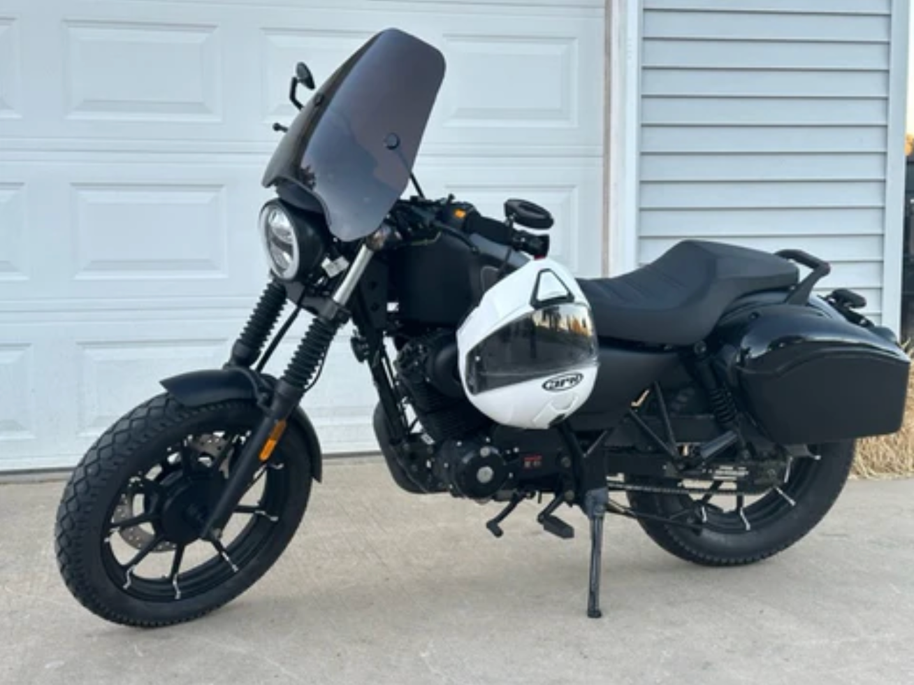 Hard saddle bag set for custom chopper motorcycles