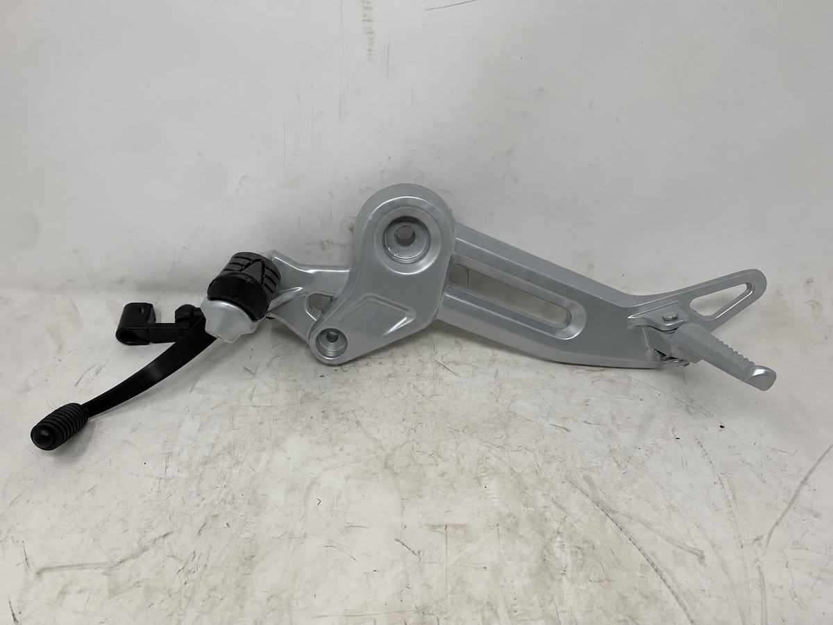 Front Left Footrest Assembly with Shifter and Linkage for BD125-7 X21RS Gen 3 Vader 125cc — product view 2