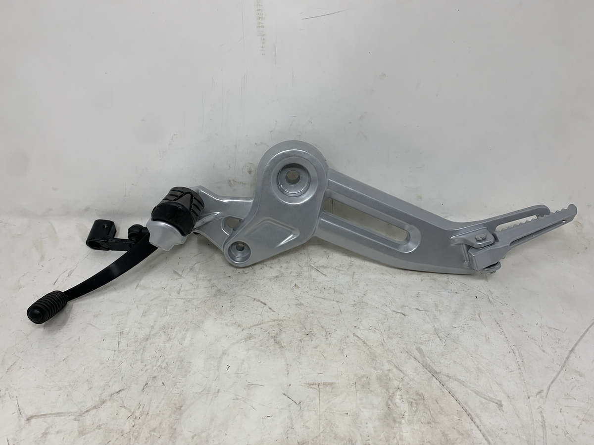 Front Left Footrest Assembly with Shifter and Linkage for BD125-7 X21RS Gen 3 Vader 125cc — product view 3