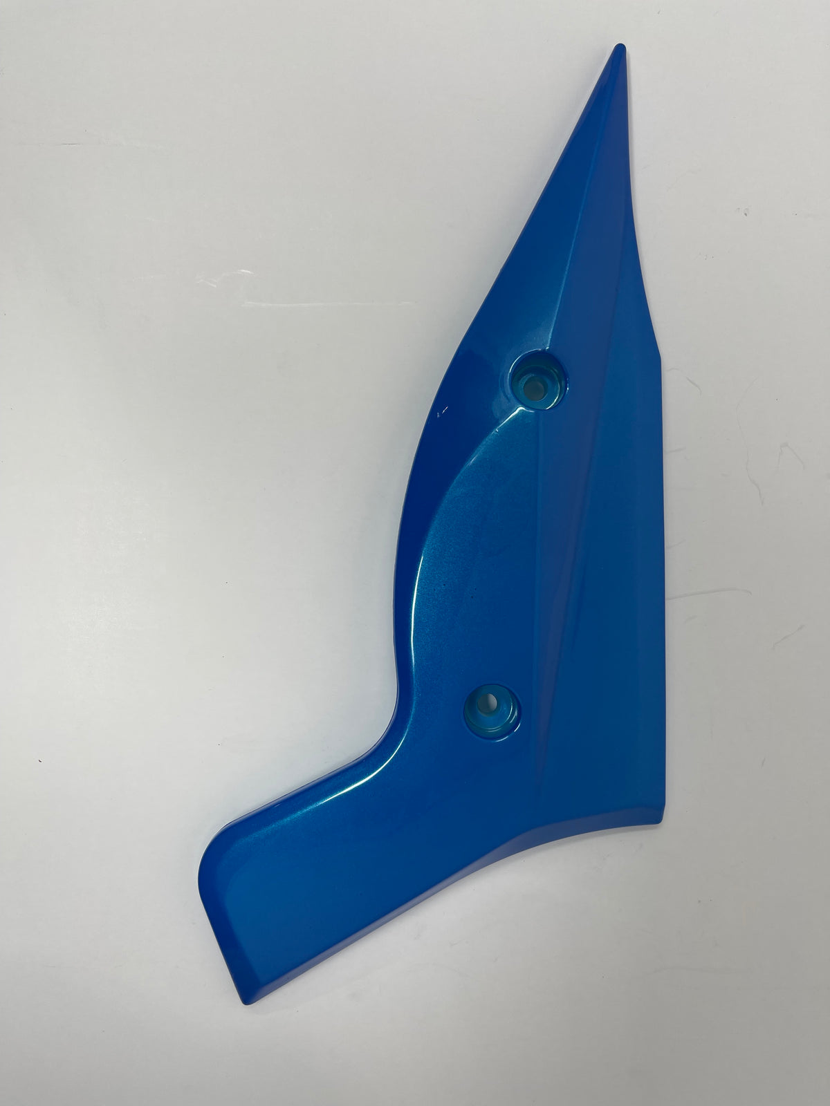 Blue right footrest trim panel for the BD125-11GT X22GT 125cc motorcycle, OEM part 125011011