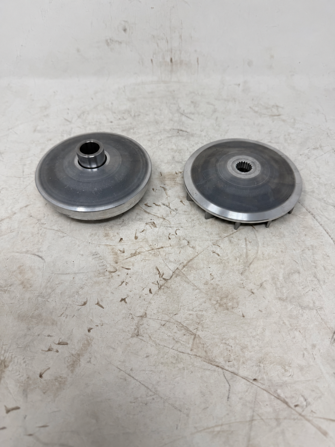 Venom X19 200cc DF200SST-23 front variator assembly, reverse view of pulley housing and center bushing