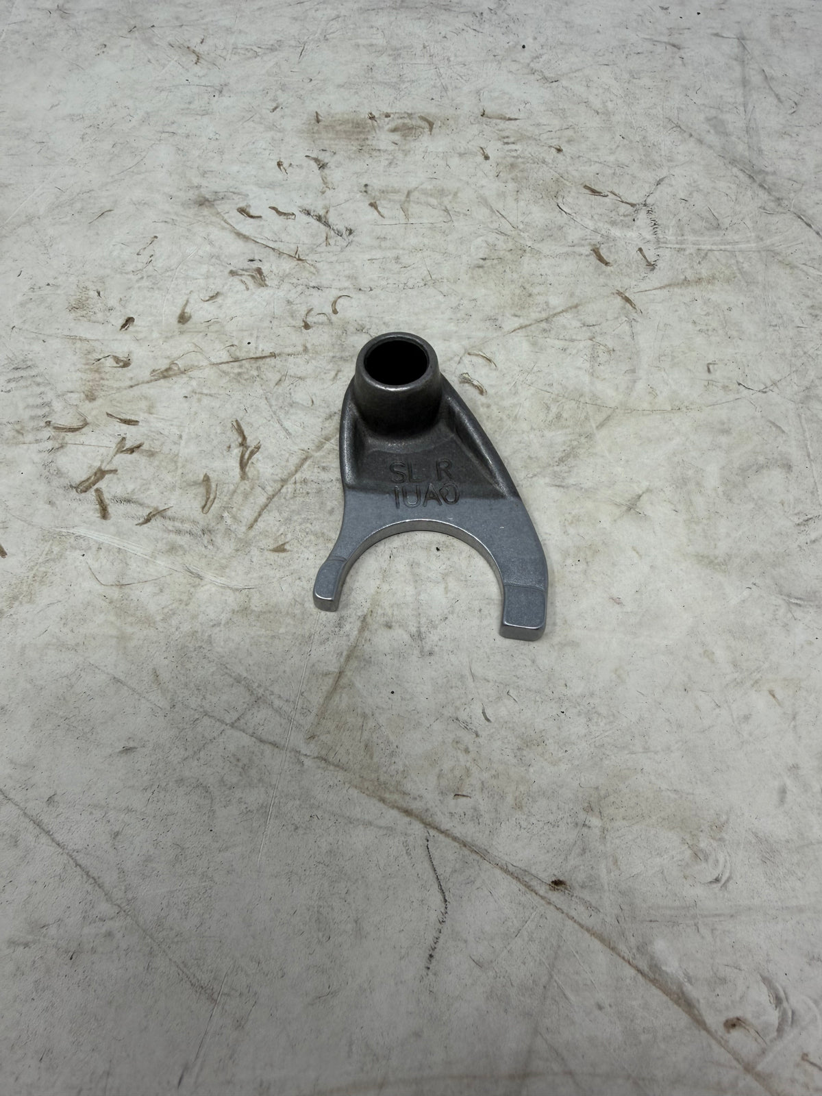 Right internal countershaft shift fork for DF250RTG Venom Sportster 250cc, R marking visible, part 24104-I006-0000