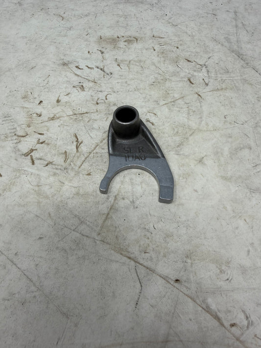 Right internal countershaft shift fork for DF250RTG Venom Sportster 250cc, R marking visible, part 24104-I006-0000