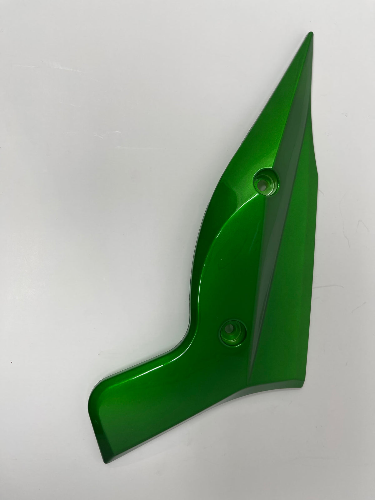Green right footrest trim panel for the BD125-11GT X22GT 125cc motorcycle, OEM part 125011011