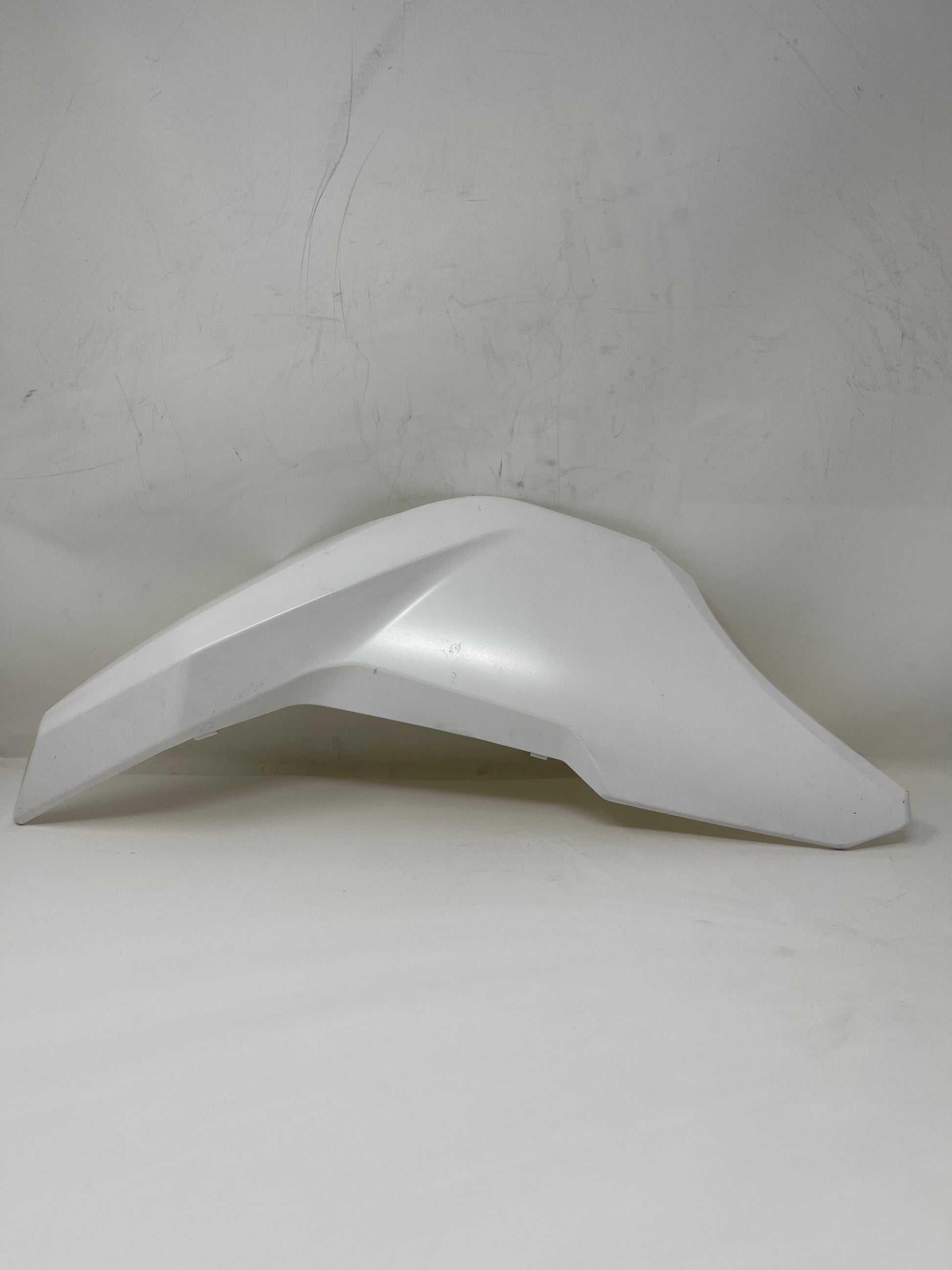 Left fuel tank cover for BD125-10 in white. Part #125010009