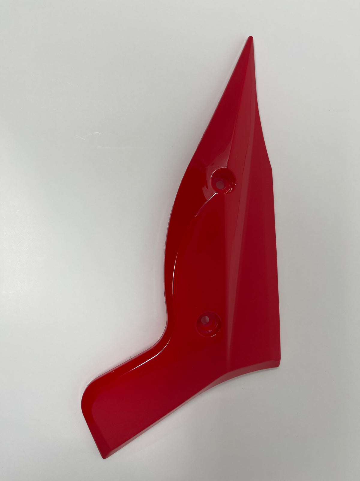 Red right footrest trim panel for the BD125-11GT X22GT 125cc motorcycle, OEM part 125011011